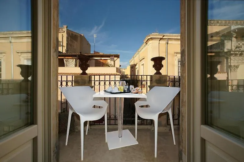 Porta Reale Rooms Noto 5*,  İtalya